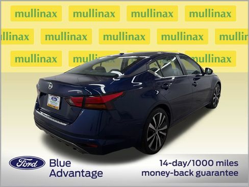 Used 2021 Nissan Altima 2.5 SR w/ SR Premium Package FWD image 3