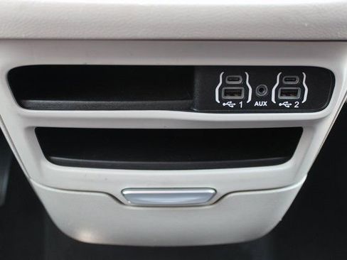 Used 2021 Chrysler Voyager LX image 11