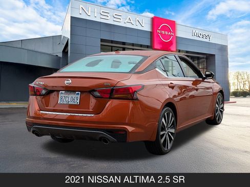 Certified 2021 Nissan Altima 2.5 SR w/ SR Premium Package image 8