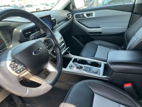 Used 2022 Ford Explorer XLT w/ Equipment Group 202A AWD/4WD image 27