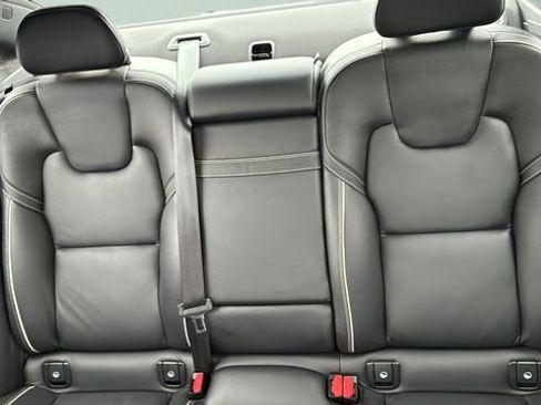 Used 2020 Volvo S90 T6 R-Design image 19