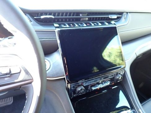 New 2025 Jeep Grand Cherokee L Limited image 19