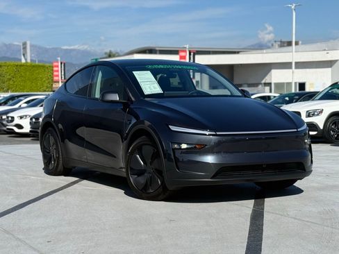 Used 2026 Tesla Model Y AWD image 3