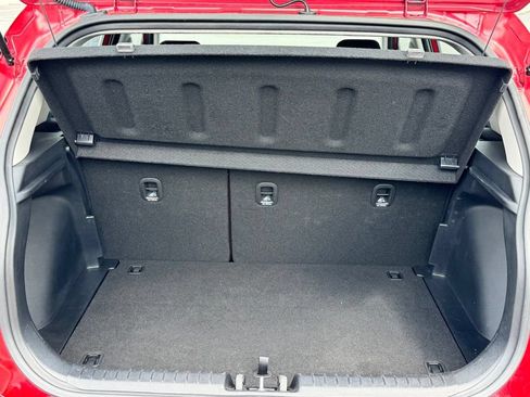 Used 2025 Hyundai Venue SEL FWD image 30