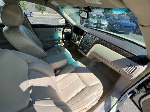 Used 2009 Cadillac DTS w/ Trunk Convenience Package image 31