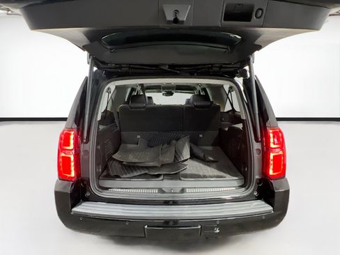 Used 2018 Chevrolet Suburban LT w/ Luxury Package RWD image 20