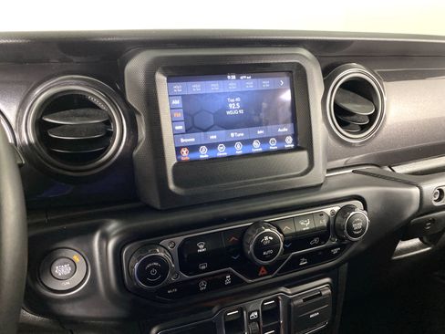 Used 2022 Jeep Gladiator Sport image 27