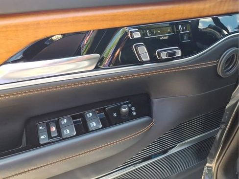 Used 2023 Jeep Grand Wagoneer L Series III AWD/4WD image 19