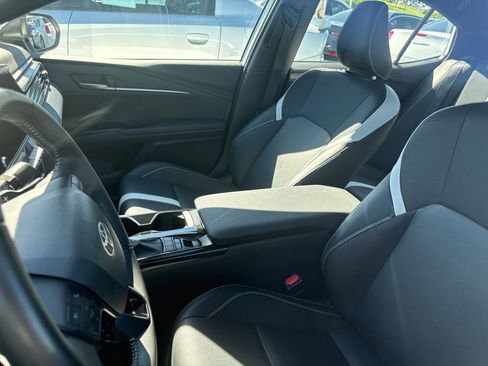 Used 2025 Toyota Camry SE FWD image 13