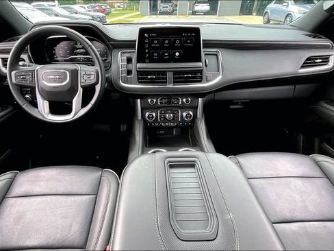 Used 2024 GMC Yukon SLT AWD/4WD image 7