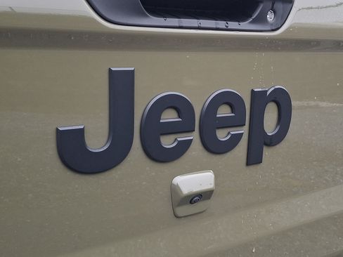 Used 2025 Jeep Gladiator Sport AWD/4WD image 30