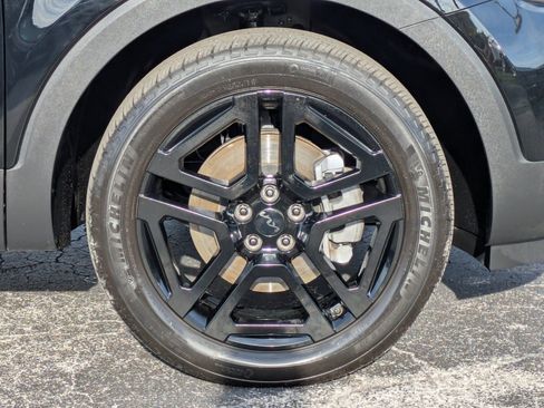Certified 2025 Kia Telluride SX Prestige X-Line AWD/4WD image 9