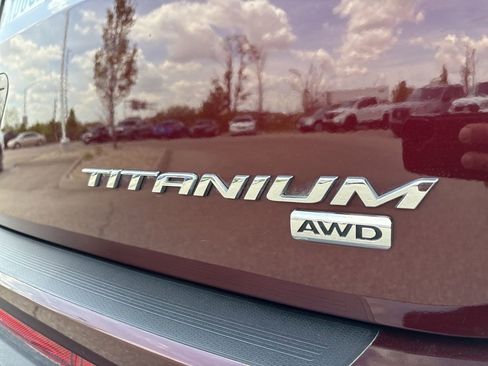 Used 2018 Ford Edge Titanium w/ Equipment Group 302A AWD/4WD image 4