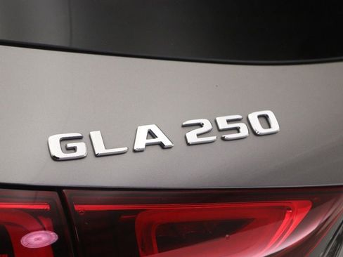 Certified 2022 Mercedes-Benz GLA 250 image 22