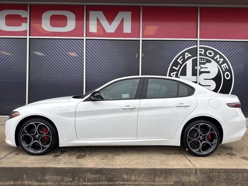 New 2025 Alfa Romeo Giulia AWD image 9