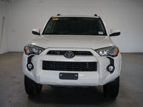 Used 2019 Toyota 4Runner SR5 AWD/4WD image 2
