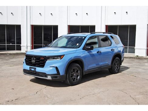 Used 2025 Honda Pilot TrailSport image 3