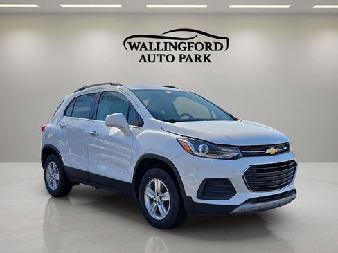 Used 2018 Chevrolet Trax LT w/ LT Convenience Package image 3
