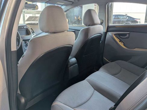 Used 2015 Hyundai Elantra SE image 16