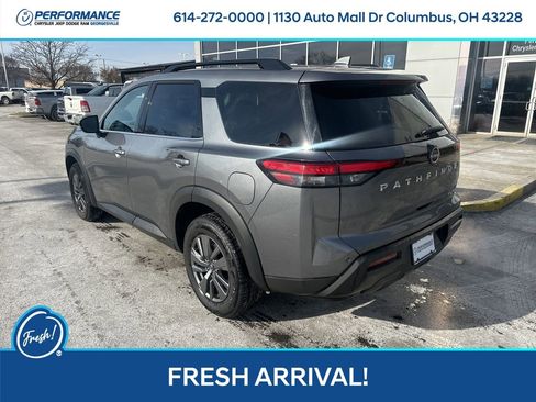 Used 2024 Nissan Pathfinder SV image 6