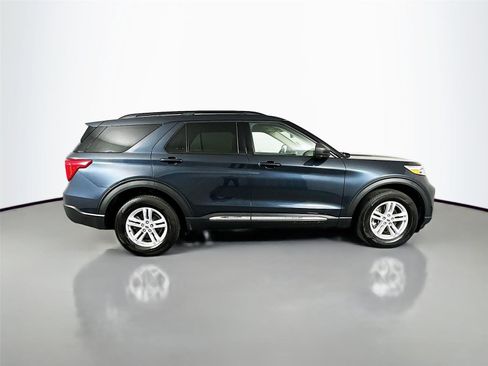 Used 2024 Ford Explorer XLT w/ Equipment Group 202A AWD/4WD image 17