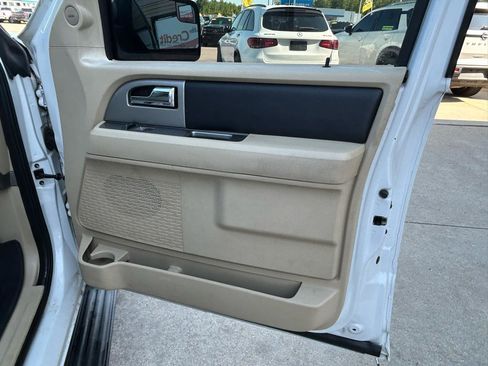 Used 2015 Ford Expedition EL XLT w/ Equipment Group 202A RWD image 17
