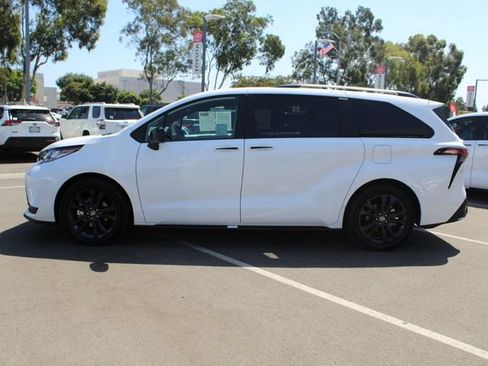Certified 2026 Toyota Sienna XSE FWD image 11