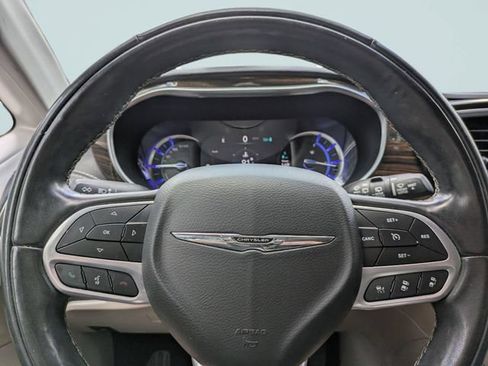 Used 2022 Chrysler Pacifica Limited w/ Uconnect Theater Family Group FWD image 34