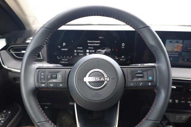 Used 2025 Nissan Kicks SR FWD image 17