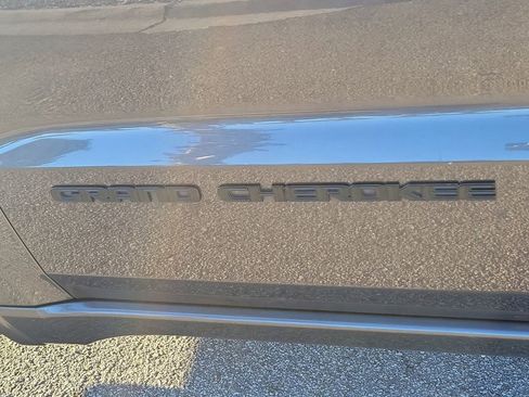 Used 2020 Jeep Grand Cherokee Altitude image 8