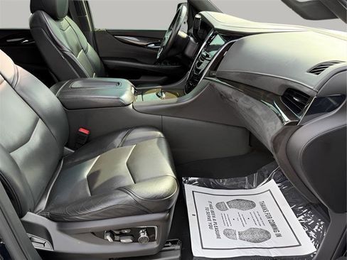 Used 2018 Cadillac Escalade Platinum image 35