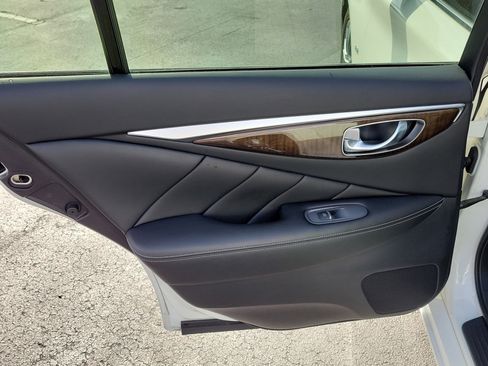 Used 2019 INFINITI Q50 Luxe w/ Essential Package (3.0T Luxe) image 8