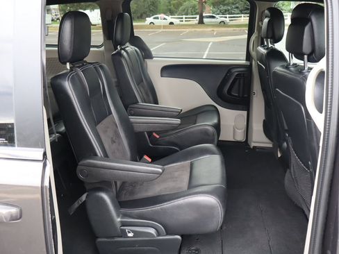 Used 2020 Dodge Grand Caravan SXT FWD image 22