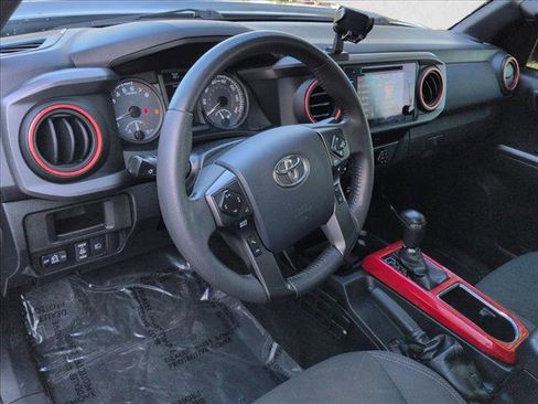 Used 2019 Toyota Tacoma TRD Off-Road image 9