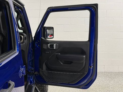 Used 2018 Jeep Wrangler Unlimited Sport S image 39