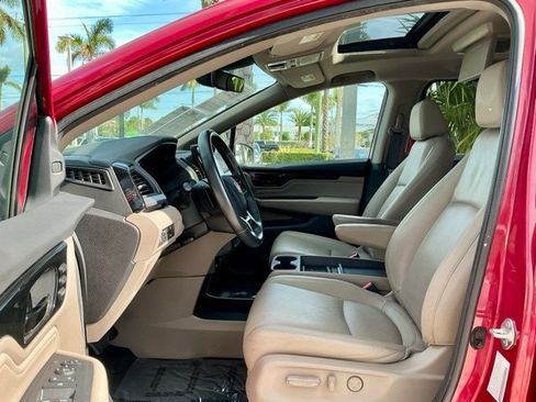 Certified 2022 Honda Odyssey Touring image 8