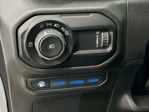 Used 2023 Jeep Wrangler Sahara w/ Cold Weather Group image 17