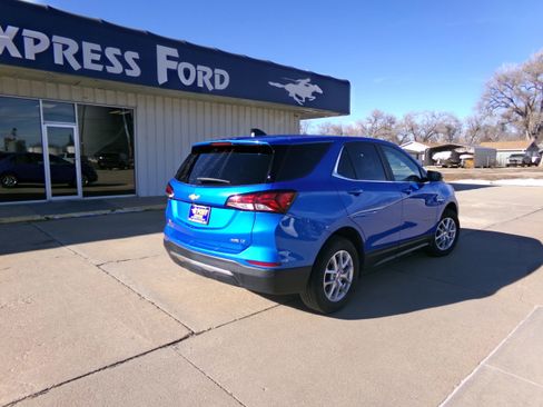 Used 2024 Chevrolet Equinox LT image 3