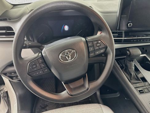 Certified 2026 Toyota Sienna LE AWD/4WD image 12