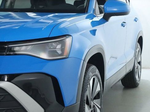 Used 2025 Volkswagen Taos SE image 4