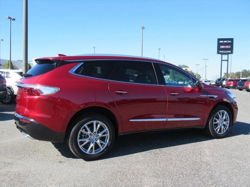 Used 2023 Buick Enclave Premium image 4