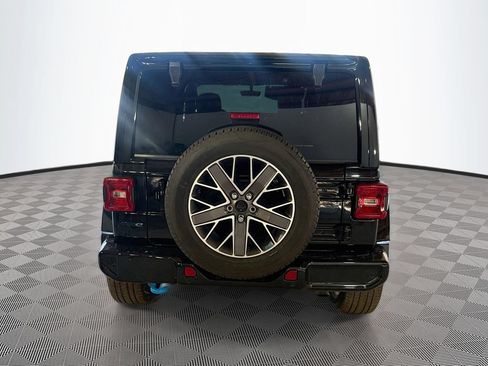 Used 2022 Jeep Wrangler Unlimited Sahara AWD/4WD image 7