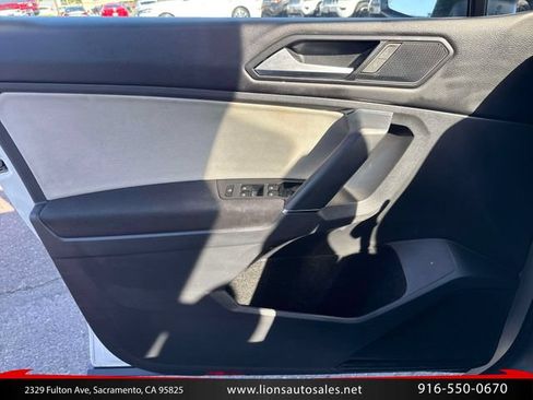 Used 2018 Volkswagen Tiguan S w/ 3rd Row Seat Package AWD/4WD image 18