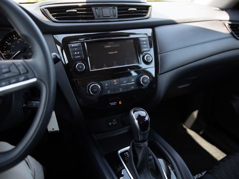 Used 2020 Nissan Rogue S AWD/4WD image 12