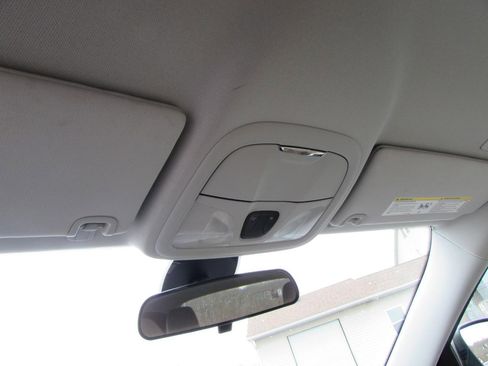 Used 2019 Jeep Cherokee Latitude w/ Cold Weather Group image 19