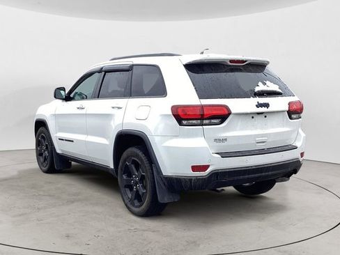 Used 2020 Jeep Grand Cherokee Laredo image 3
