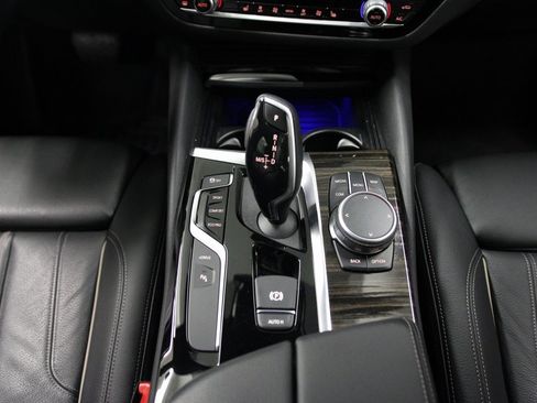 Used 2019 BMW 530e xDrive image 14