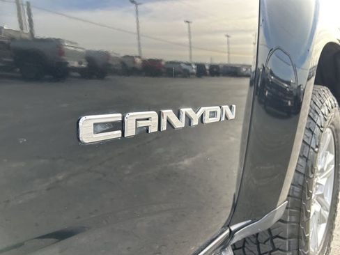 Used 2019 GMC Canyon SLE image 12