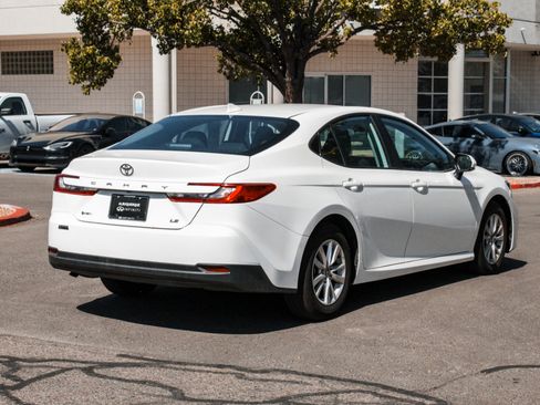 Used 2025 Toyota Camry LE FWD image 5