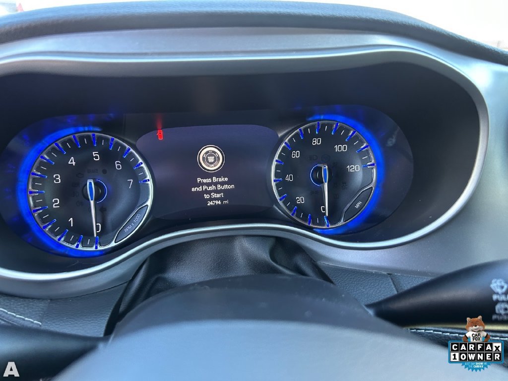Used 2021 Chrysler Pacifica Touring-L w/ Uconnect Theater Family Group FWD image 9
